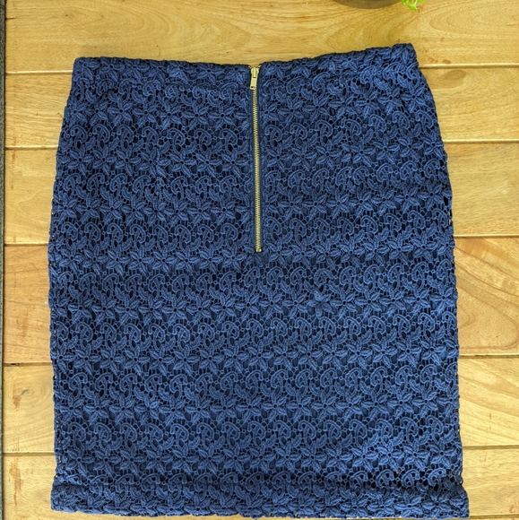 Forever 21 navy lace mini skirt - Picture 2 of 3